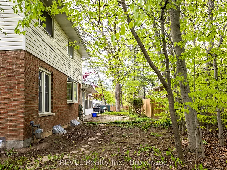 19 Woodington Cres — Photo 29