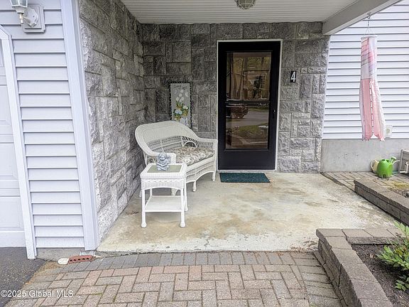 3rd image of 4 Canterbury Court