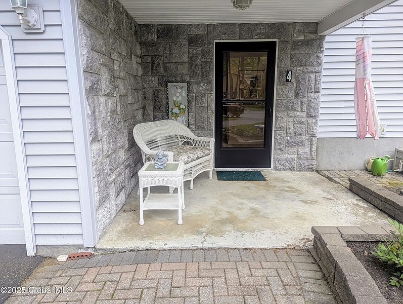 3rd image of 4 Canterbury Court