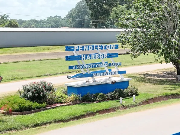460 Admiral Dr, Hemphill, TX 75948