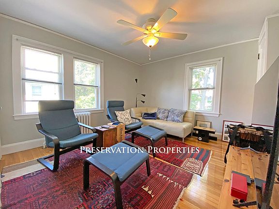 3rd image of 246 Waverley St Floor 1
