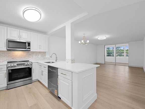 3rd image of 370 NW 76TH Avenue #204