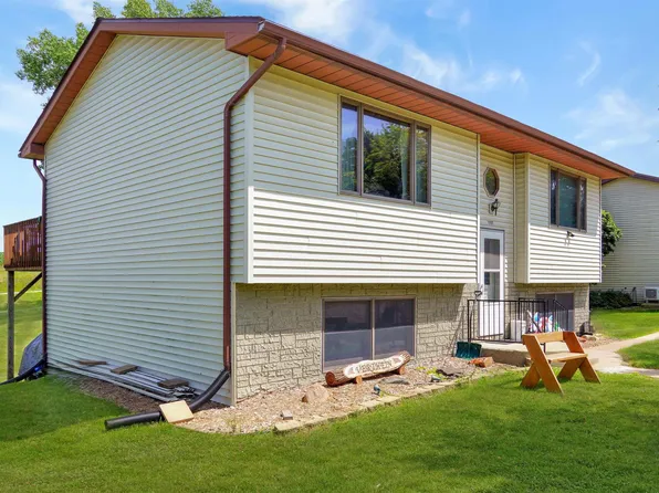 1101 1st St NW, Waukon, IA 52172