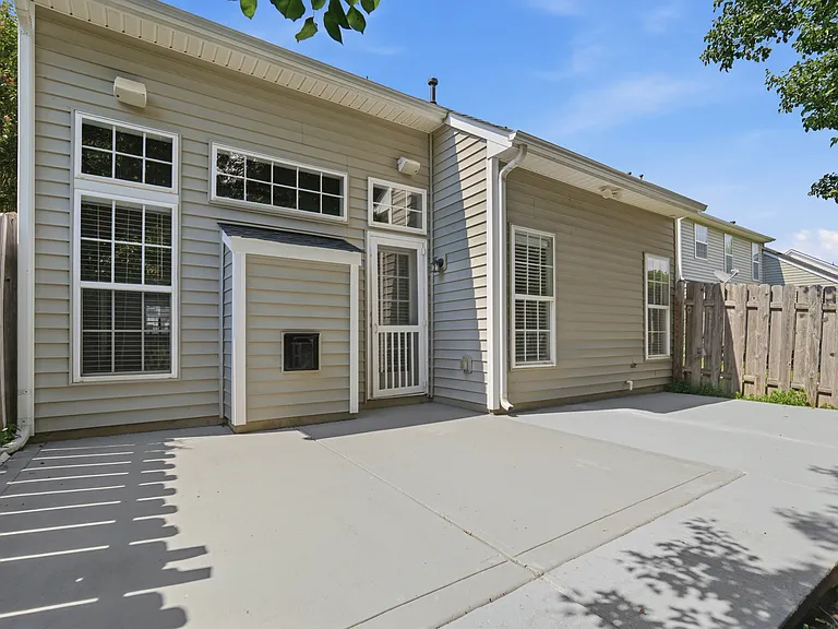 4084 Holly Villa Cir — Photo 37
