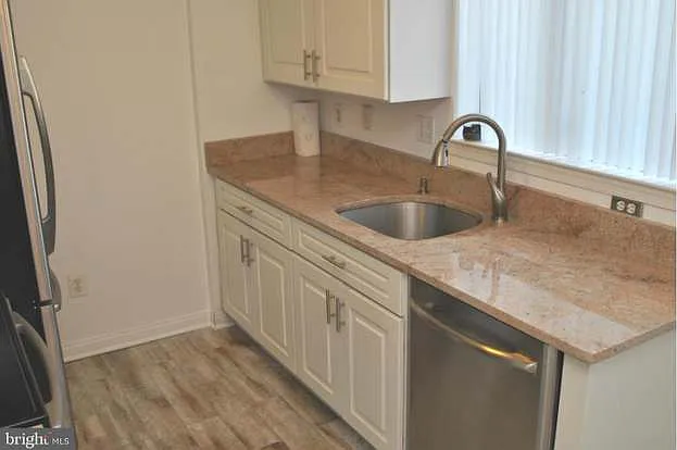 216 Saint Johns Sq #216 — Photo 6