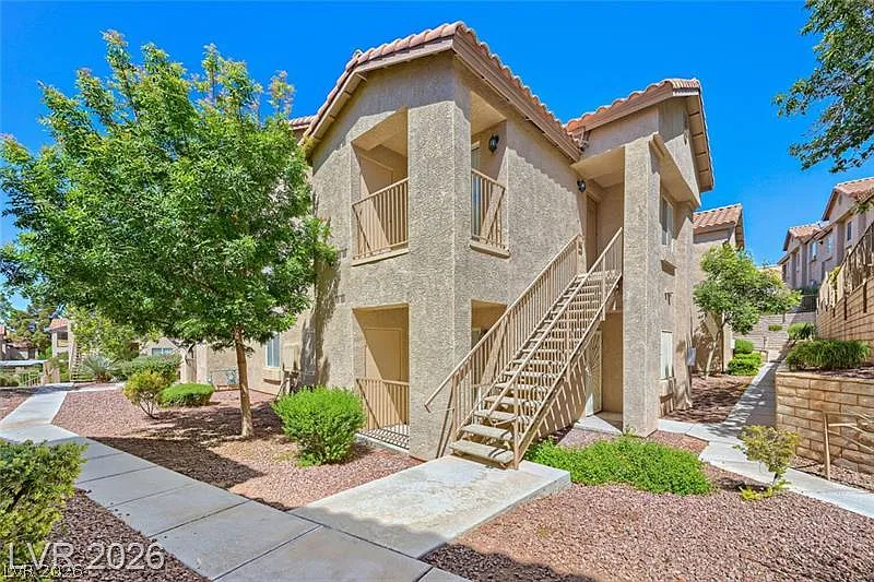 2 bed, 2.0 bath, 1049 sqft, $1,600 — Photo 1