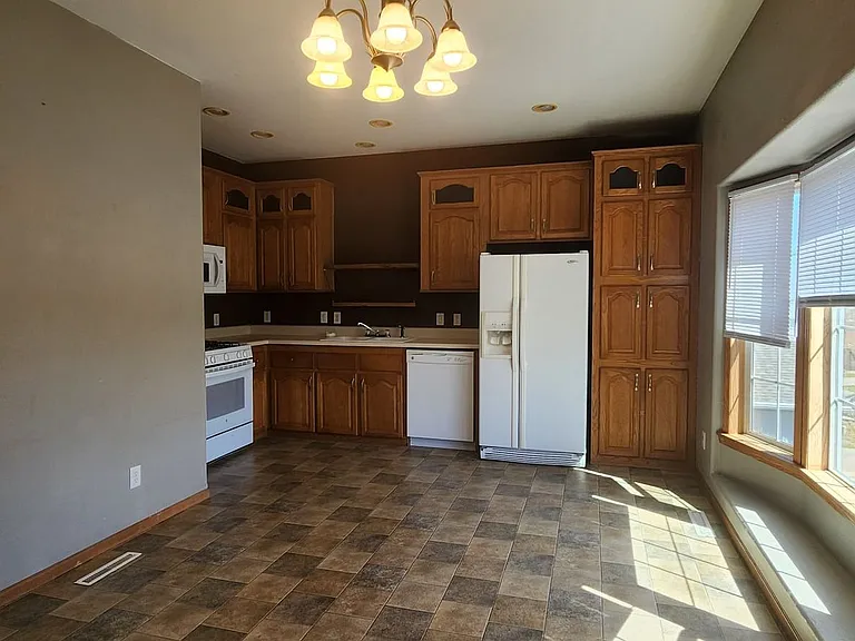 2116 Thompson Dr — Photo 19