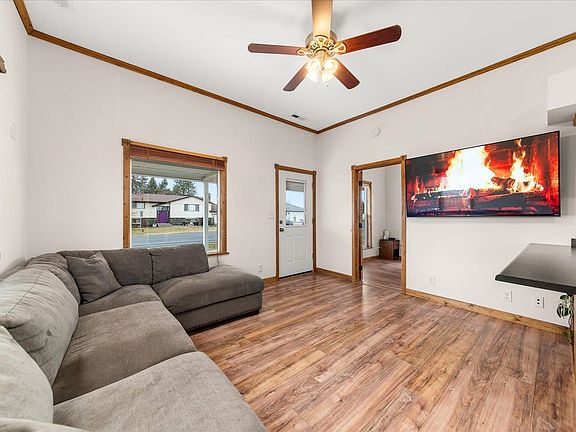 4th image of 327 S Stanley St