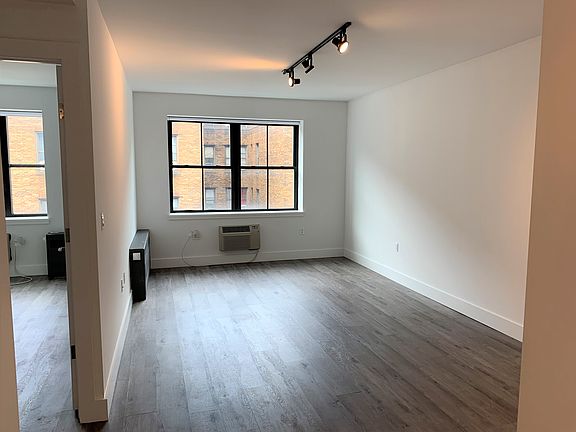 4th image of 11 Cooper St #5A