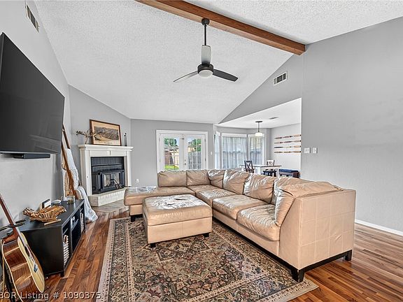 5th image of 310 Mitzi Ln