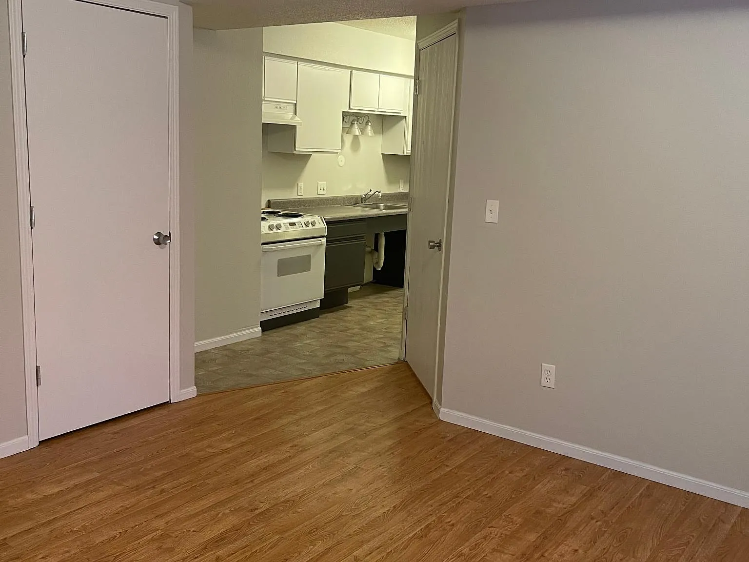 1 bed, $1,364 — Photo 3