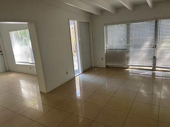 2nd image of 829 NE 17th Ave APT D