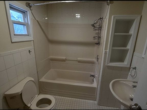 5th image of 432 Lakeside Ave