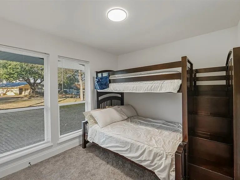 2107 Lewood Cir — Photo 13