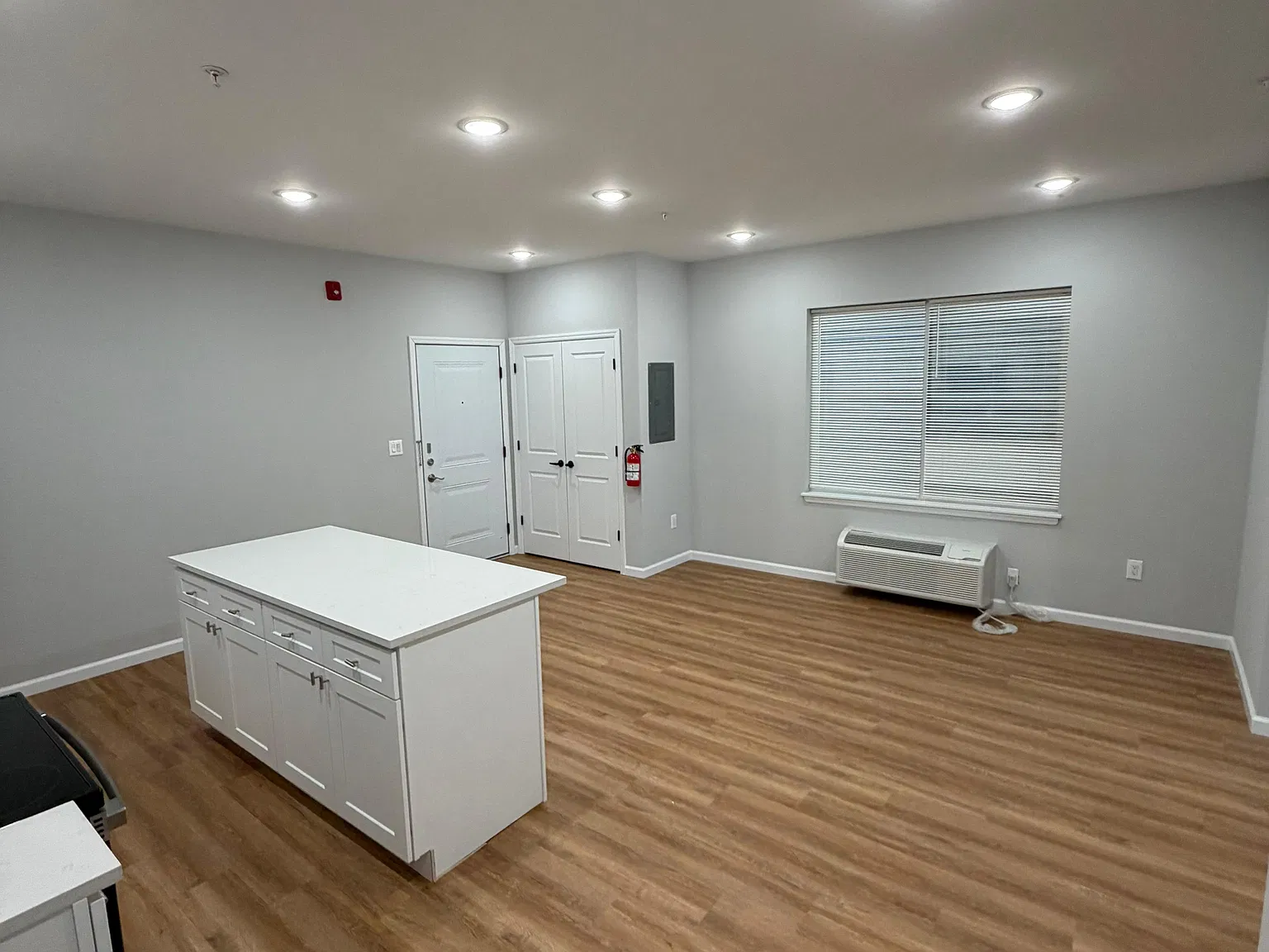 1 bed, $1,718 — Photo 4
