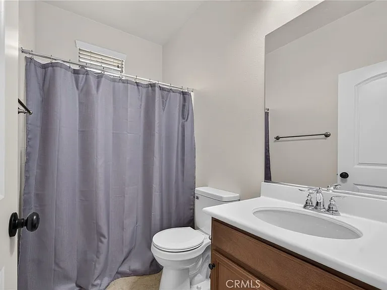 1654 Heywood St — Photo 31