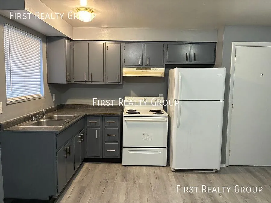 2 Bedroom, 1 Bath Upstairs Apt for Rent. Move In Ready! — Photo 2