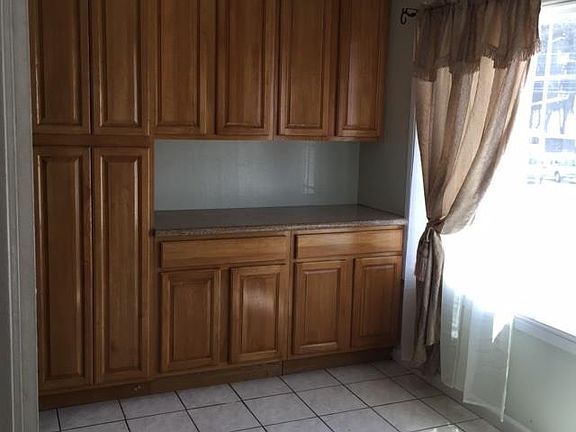 4th image of 281 Santos St