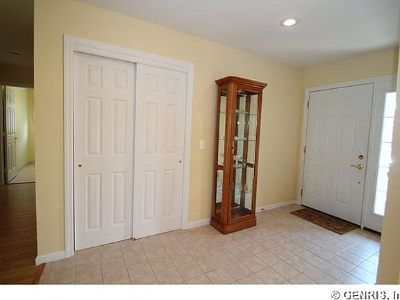 3rd image of 19 McCormick Ln