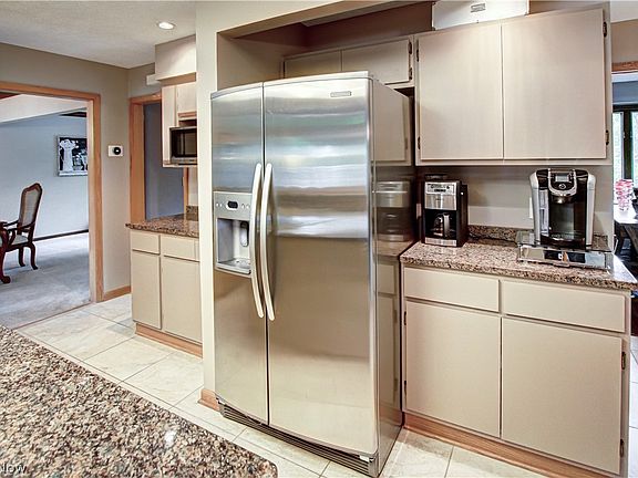 3rd image of 77 Carr Rd