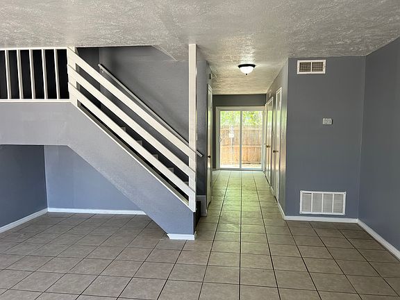 3rd image of 517 Sinclair Dr