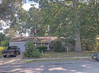 11 Village Dr, Somers Point, NJ 08244
