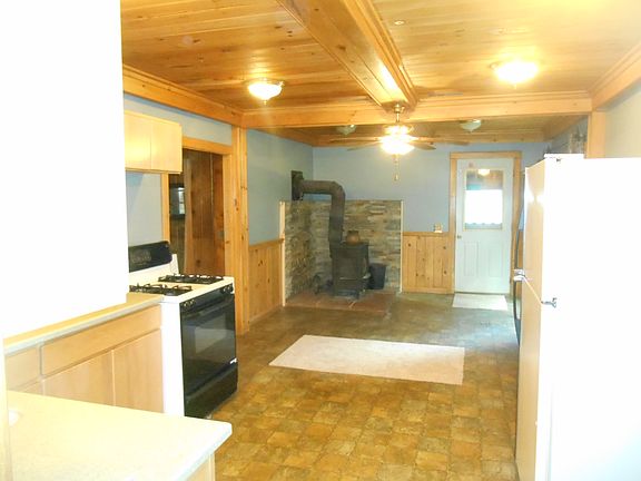 2nd image of 35 Waverly St