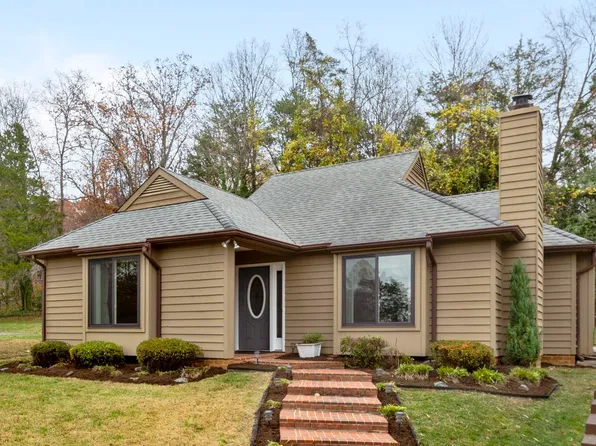 1413 Gray Stone Ct, Charlottesville, VA 22902