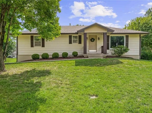 5605 Meadowsweet Ln, Shawnee, KS 66226