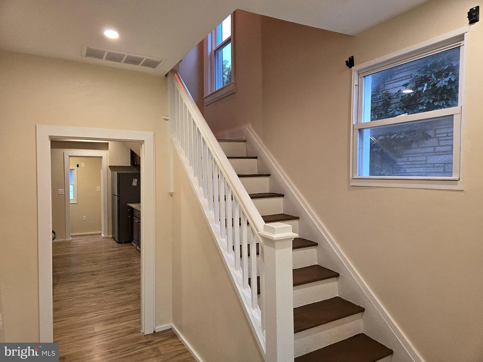 3 bed, 2.0 bath, 1200 sqft, $2,000 — Photo 4