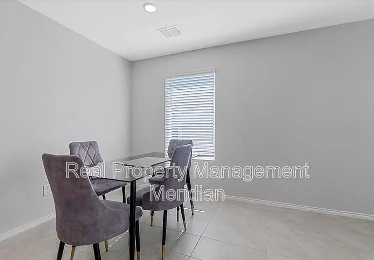 8730 Texas Risinger Dr — Photo 15