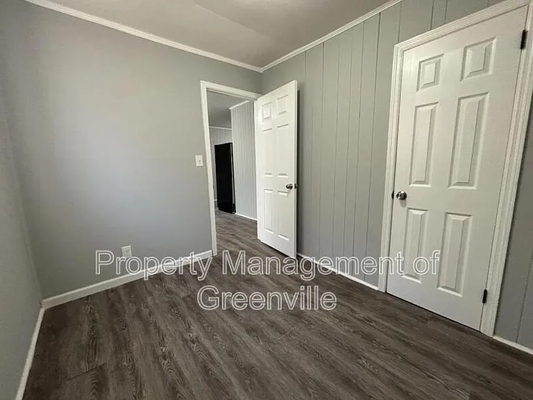 326 Loop St #E — Photo 15