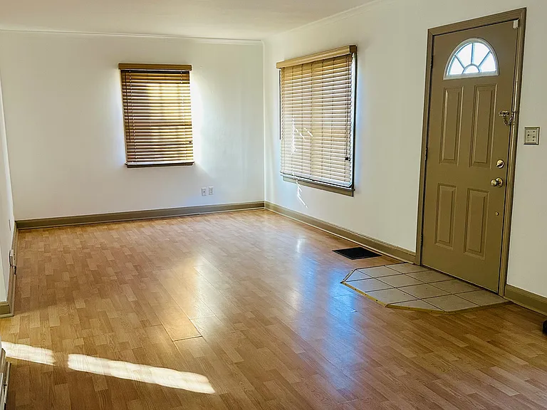 3451 Broadway — Photo 3