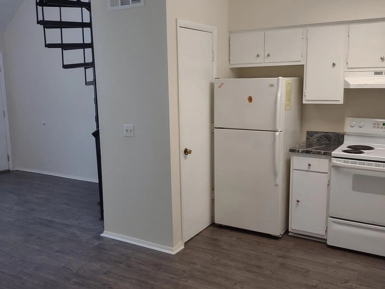 420 Cambridge Cir — Photo 3