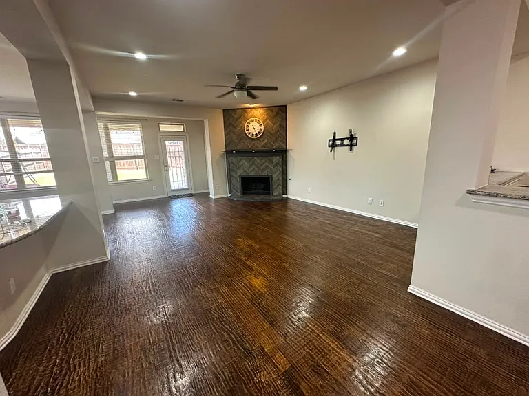 2642 Calmwood Dr — Photo 6