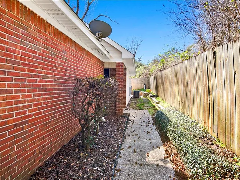5631 Bentley Ln — Photo 25