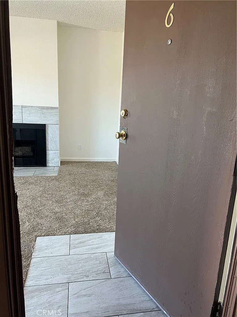 2 bed, 896 sqft, $2,200 — Photo 3