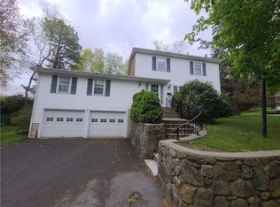 290 Boulder View Dr, Warwick, RI 02886