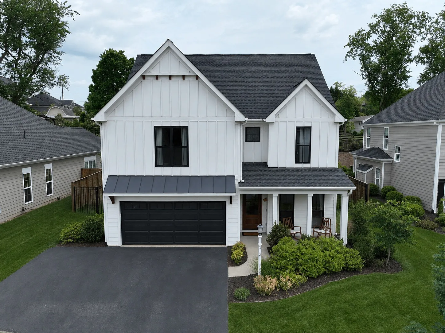 4 bed, 2.5 bath, 2888 sqft, $4,500 — Photo 1