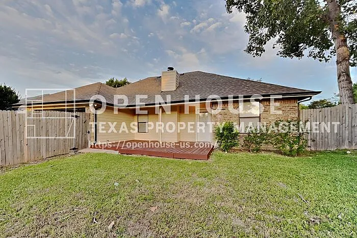 114 Liberty Dr — Photo 18