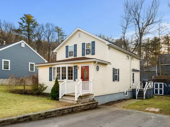 18 3rd St, Amesbury, MA 01913