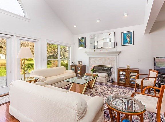 5th image of 200 W Davis Cup Ct