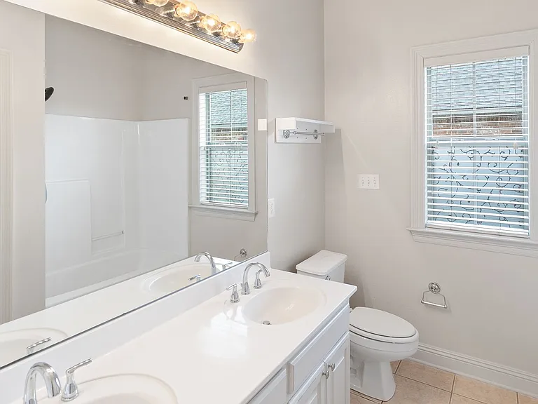 10741 Hillmont Ave — Photo 6
