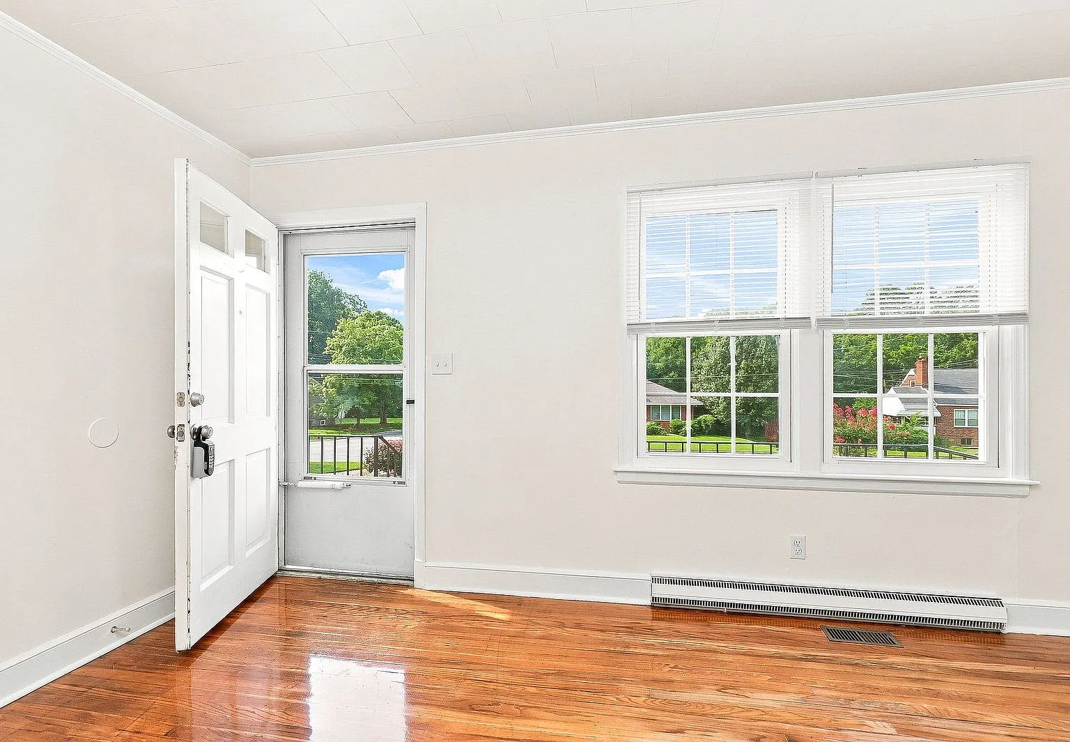 2 bed, 1.0 bath, $1,300 — Photo 4