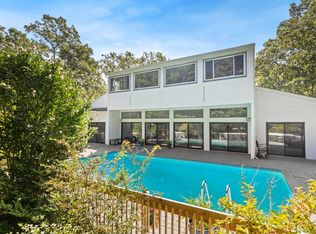 2 Skyes Neck Ct, East Quogue, NY 11942