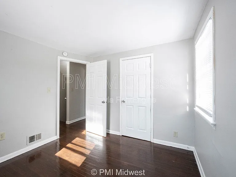 1859 W 60th St — Photo 18