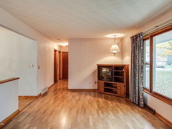 2nd image of 248 Arcadia Blvd