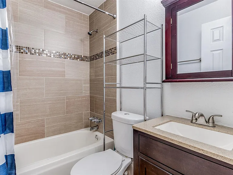 2401 Manor Rd #113 — Photo 8