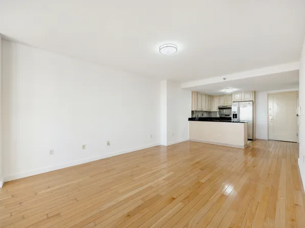 133-38 Sanford Avenue image 8 of 17