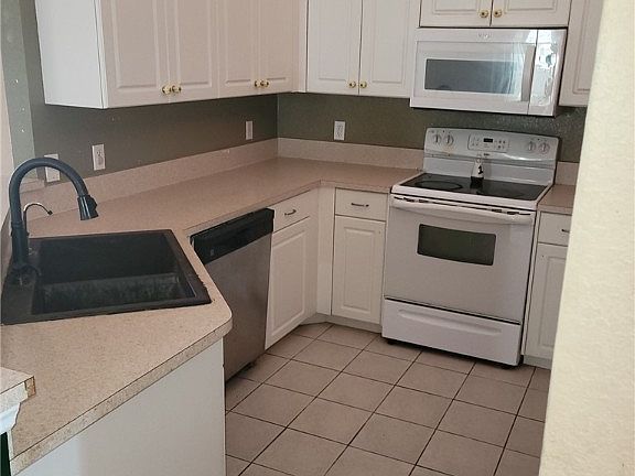 3rd image of 412 NW 25th Pl